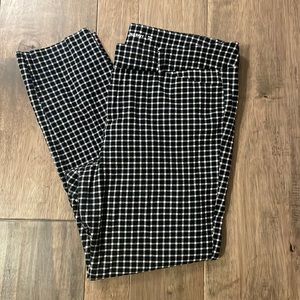 Old Navy black and white checked pixie ankle pants. Size 8. Like new!